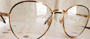 中消协眼镜比较试验报告：建议谨慎选择防蓝光母粒镜片